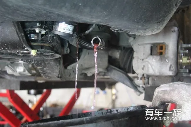 比亚迪-唐保养作业 比亚迪-唐类的混动力汽车如何保养 比亚迪-唐保养作业 比亚迪-唐类的混动力汽车如何保养