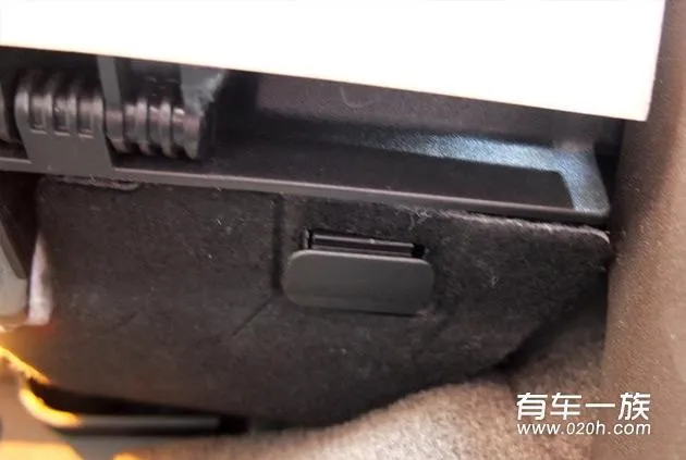 路虎极光保养diy更换空调滤芯图解作业 路虎极光保养diy更换空调滤芯图解作业