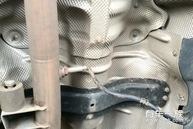美规奔驰GL350维修保养 更换氮氧传感器 美规奔驰GL350维修保养 更换氮氧传感器