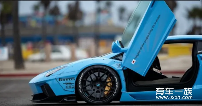 Liberty Walk改装兰博基尼Aventador天空蓝