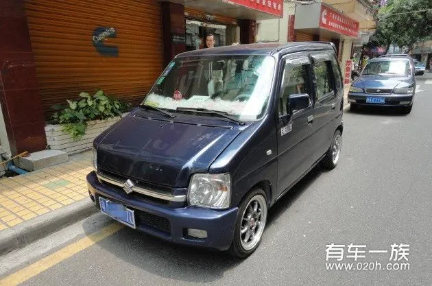 二手北斗星改装外观内饰灯光轮毂性能及全车改色作业 二手北斗星改装外观内饰灯光轮毂性能及全车改色作业