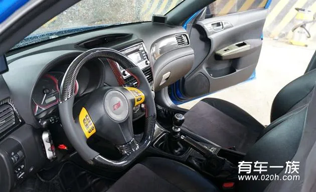 斯巴鲁翼豹改装碳纤内饰方向盘轮毂内外装饰 斯巴鲁翼豹改装碳纤内饰方向盘轮毂内外装饰