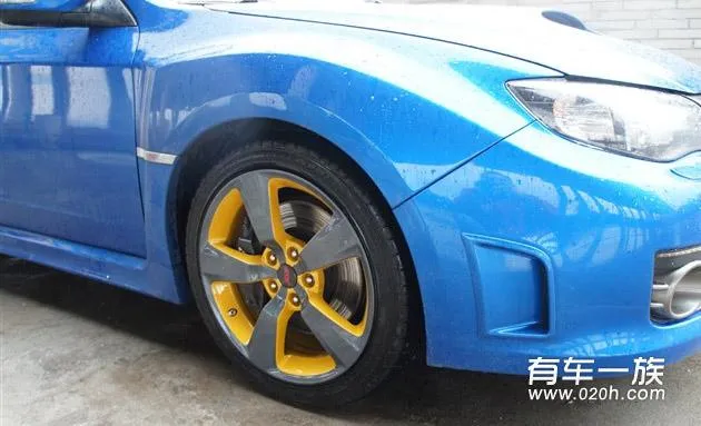 斯巴鲁翼豹改装碳纤内饰方向盘轮毂内外装饰 斯巴鲁翼豹改装碳纤内饰方向盘轮毂内外装饰