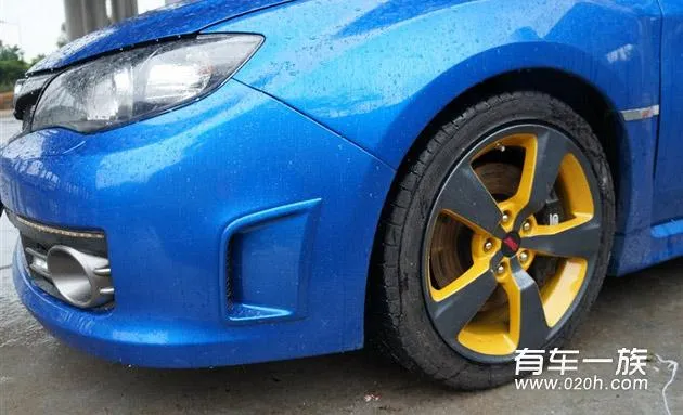 斯巴鲁翼豹改装碳纤内饰方向盘轮毂内外装饰 斯巴鲁翼豹改装碳纤内饰方向盘轮毂内外装饰