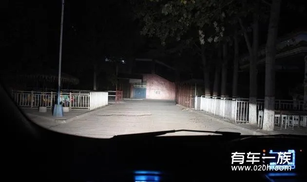 1.6T白色翼虎改装Q5透镜氙气大灯 灯光升级作业 1.6T白色翼虎改装Q5透镜氙气大灯 灯光升级作业