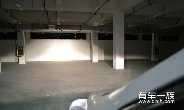 至尚版白色标致3008改装海拉5双光透镜疝气大灯作业 至尚版白色标致3008改装海拉5双光透镜疝气大灯作业