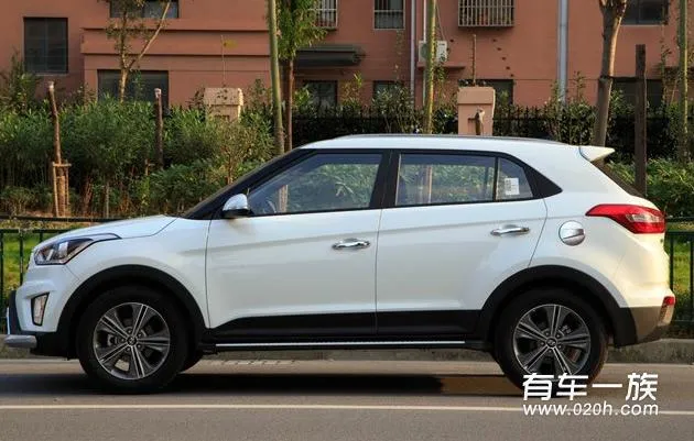 白色现代IX25改装镀铬件前后杠踏板亮条外观内饰装饰作业 白色现代IX25改装镀铬件前后杠踏板亮条外观内饰装饰作业
