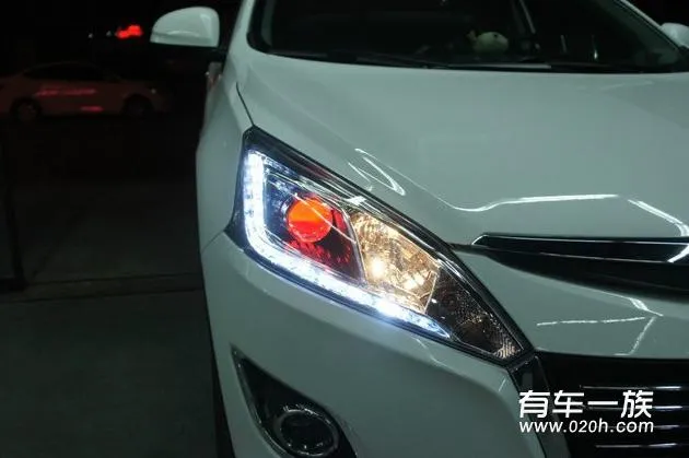白色纳智捷U6改装Q5透镜氙气大灯日行灯红色恶魔眼作业 白色纳智捷U6改装Q5透镜氙气大灯日行灯红色恶魔眼作业