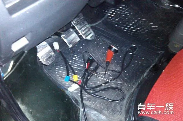 小康V07外观改装作业 车顶LED灯_轮胎装饰_迷彩网 小康V07外观改装作业 车顶LED灯_轮胎装饰_迷彩网