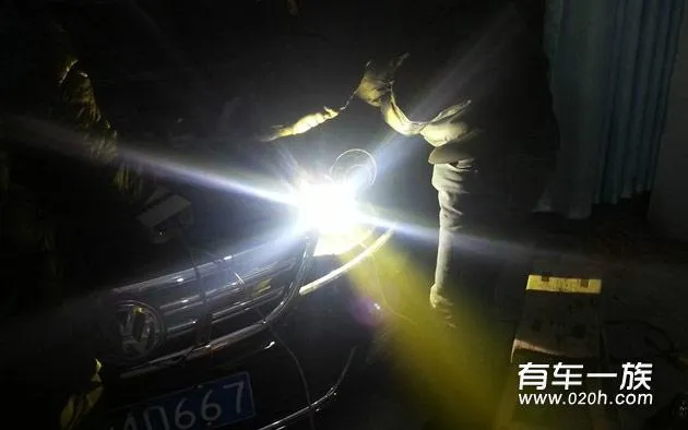 品轩版朗逸改装疝气大灯Q5透镜作业 品轩版朗逸改装疝气大灯Q5透镜作业
