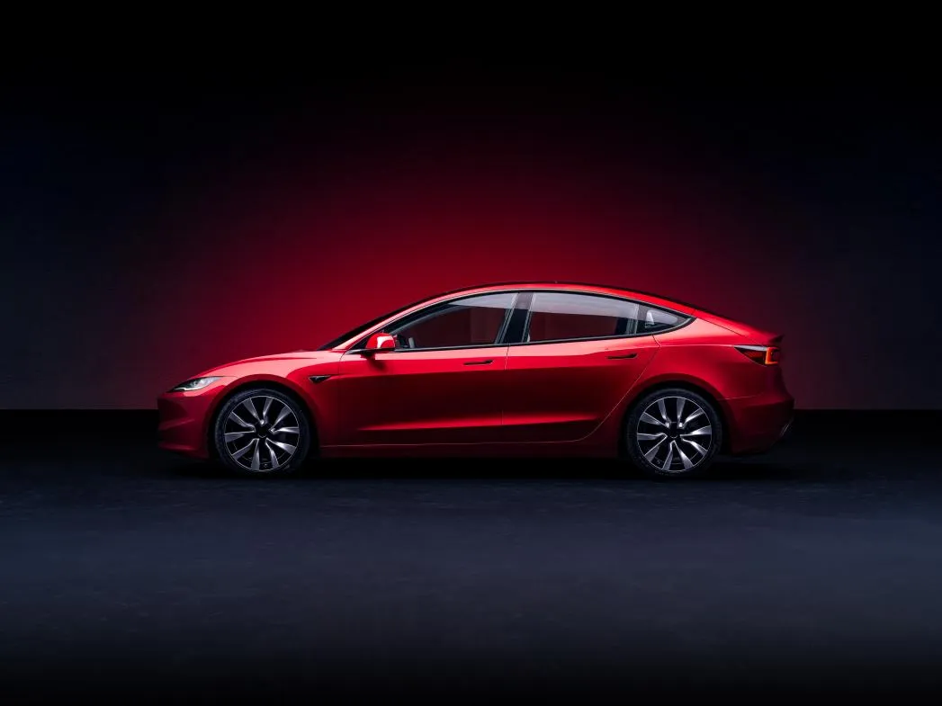 特斯拉Model 3 焕新版25.99万开启预售 全面焕新