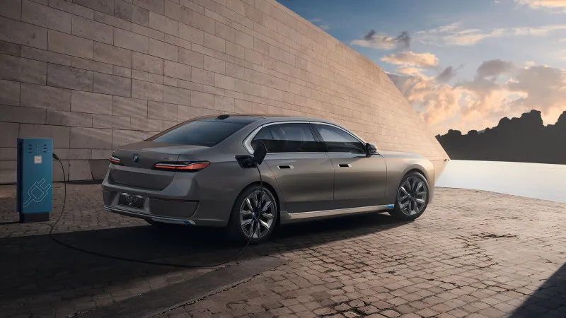 BMW i7海外售价公布 约合人民币99.71万元起
